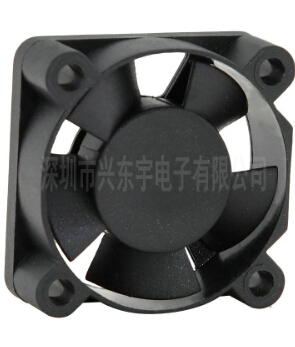 用電飯煲散熱風扇，降溫降音並存